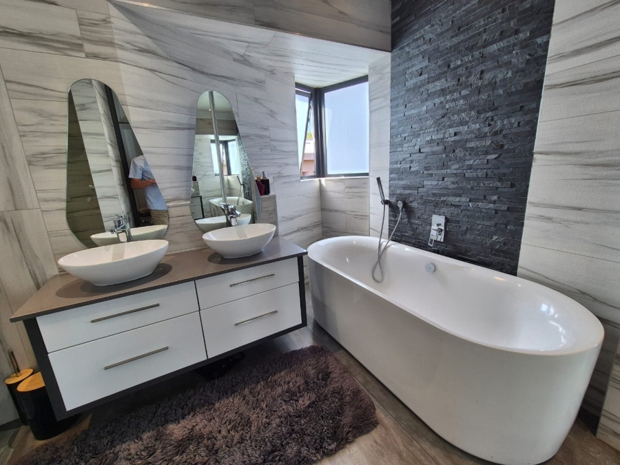 2 Bedroom Property for Sale in Bassonia Gauteng