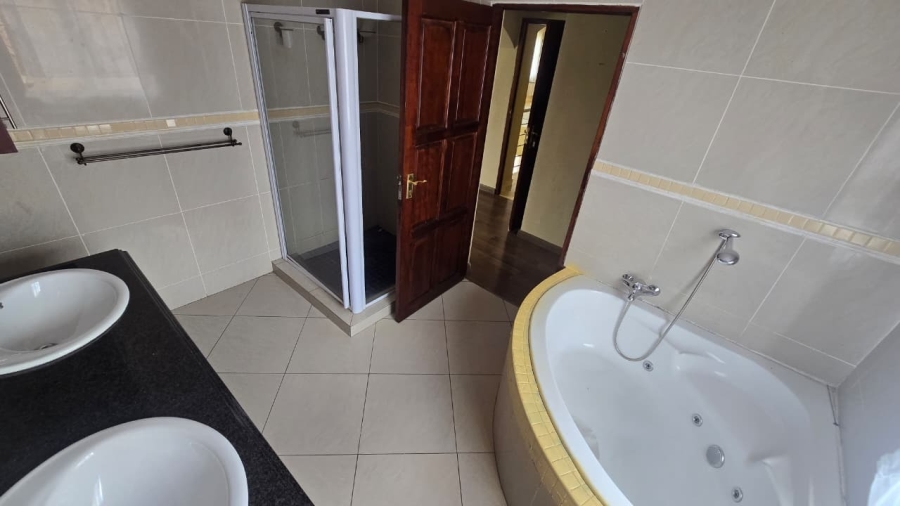 4 Bedroom Property for Sale in Blue Valley Golf Estate Gauteng