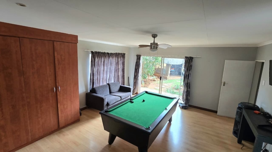 5 Bedroom Property for Sale in Wierda Park Gauteng