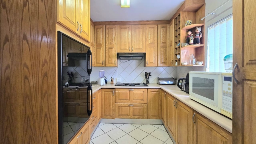 5 Bedroom Property for Sale in Wierda Park Gauteng