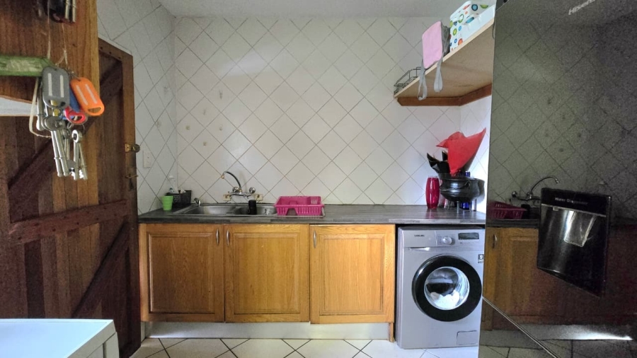 5 Bedroom Property for Sale in Wierda Park Gauteng