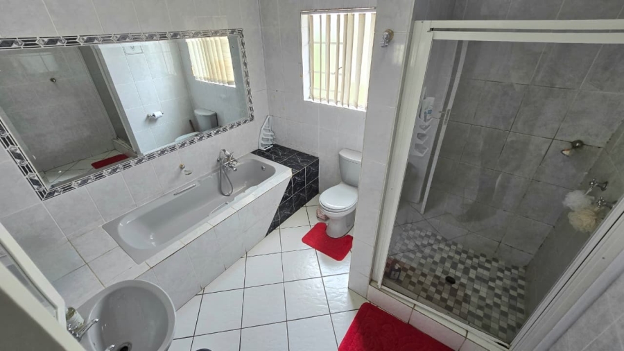 5 Bedroom Property for Sale in Wierda Park Gauteng