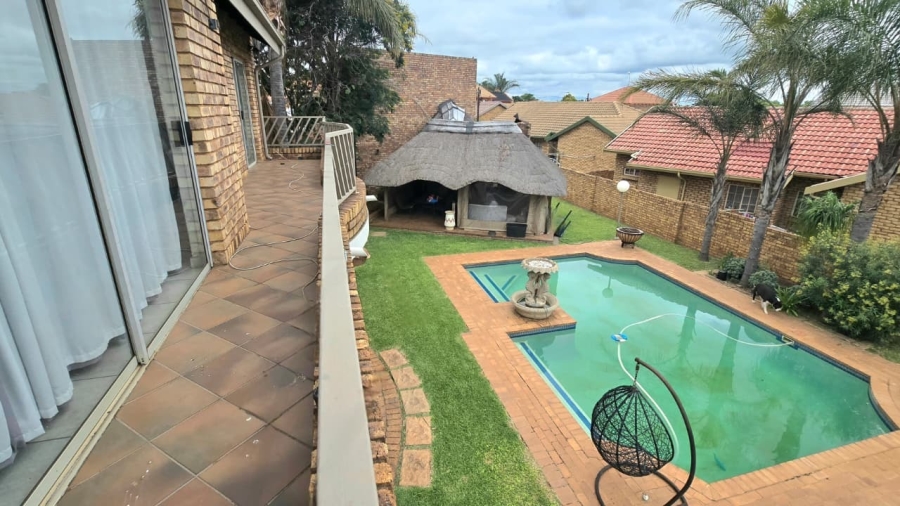 5 Bedroom Property for Sale in Wierda Park Gauteng