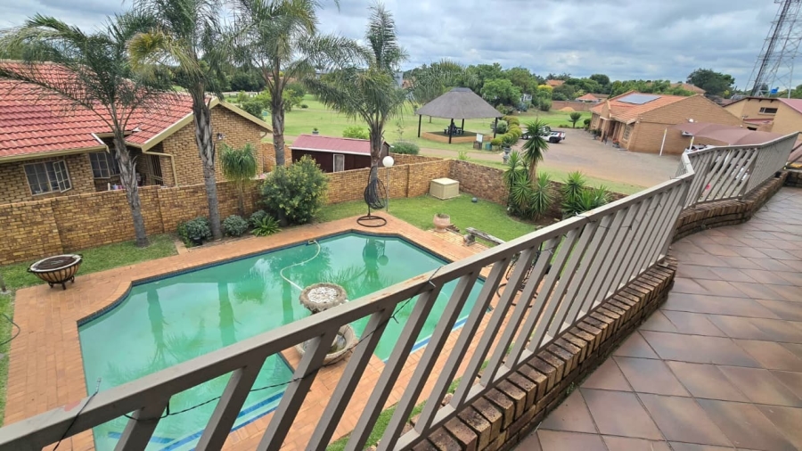 5 Bedroom Property for Sale in Wierda Park Gauteng