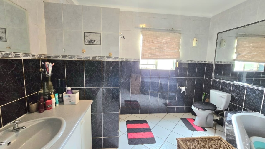 5 Bedroom Property for Sale in Wierda Park Gauteng