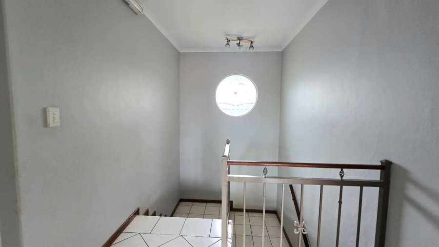 5 Bedroom Property for Sale in Wierda Park Gauteng