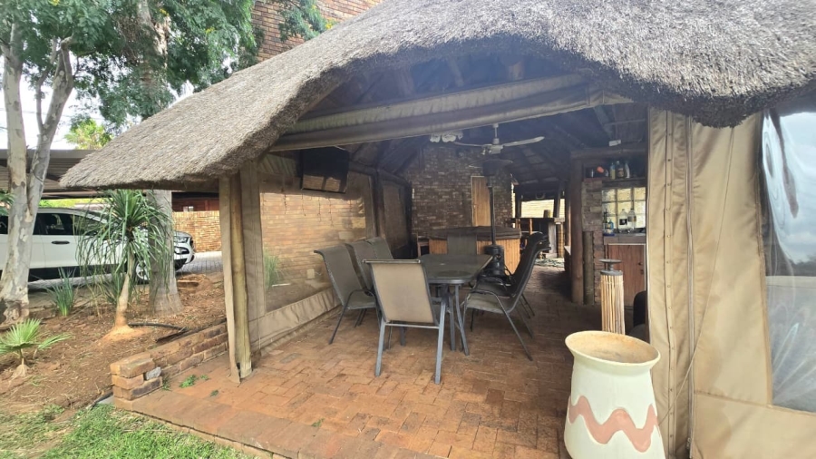5 Bedroom Property for Sale in Wierda Park Gauteng