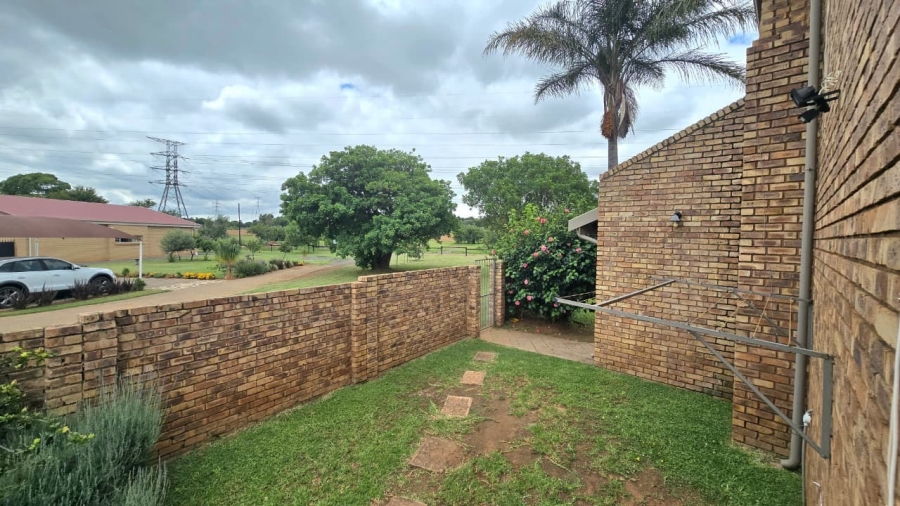 5 Bedroom Property for Sale in Wierda Park Gauteng
