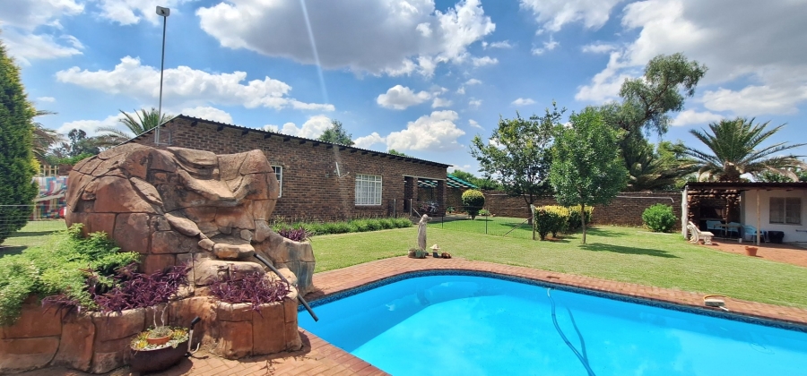 5 Bedroom Property for Sale in Rosashof Gauteng