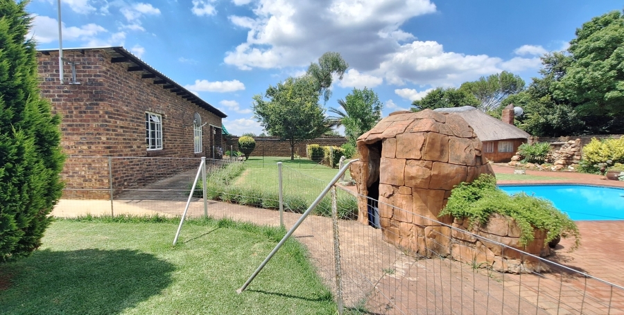 5 Bedroom Property for Sale in Rosashof Gauteng