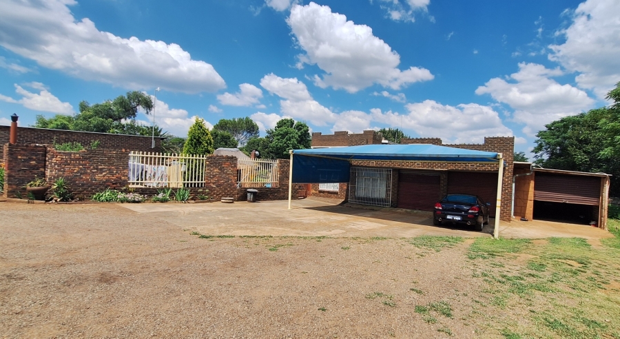 5 Bedroom Property for Sale in Rosashof Gauteng