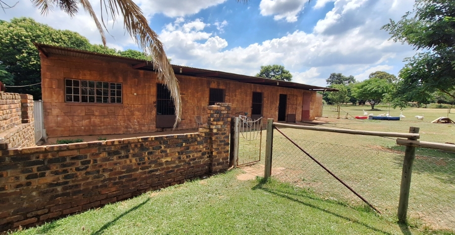 5 Bedroom Property for Sale in Rosashof Gauteng