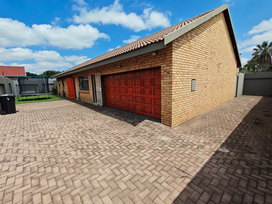 3 Bedroom Property for Sale in Raceview Gauteng