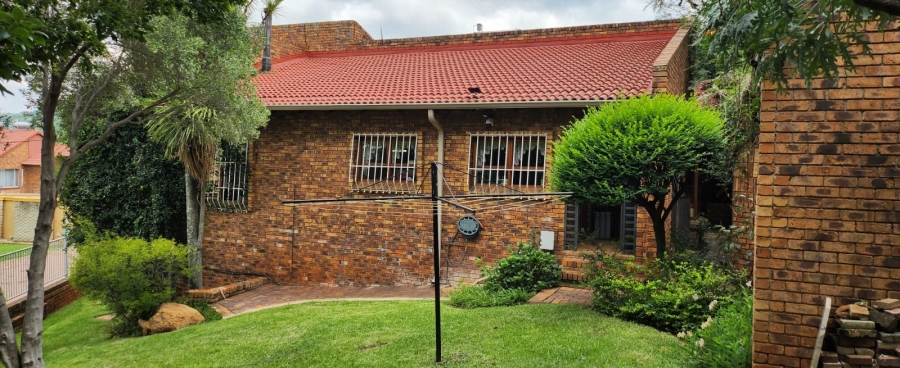 3 Bedroom Property for Sale in Mulbarton Gauteng