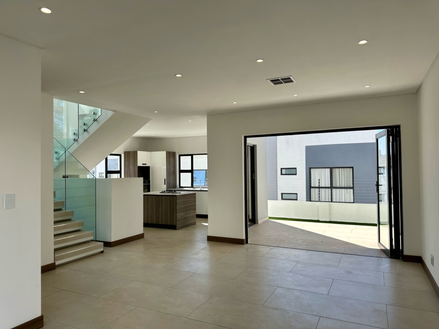 To Let 3 Bedroom Property for Rent in Sandown Gauteng