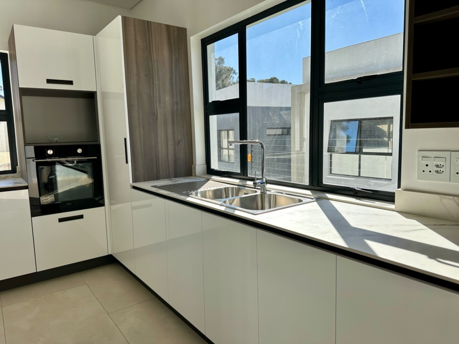 To Let 3 Bedroom Property for Rent in Sandown Gauteng