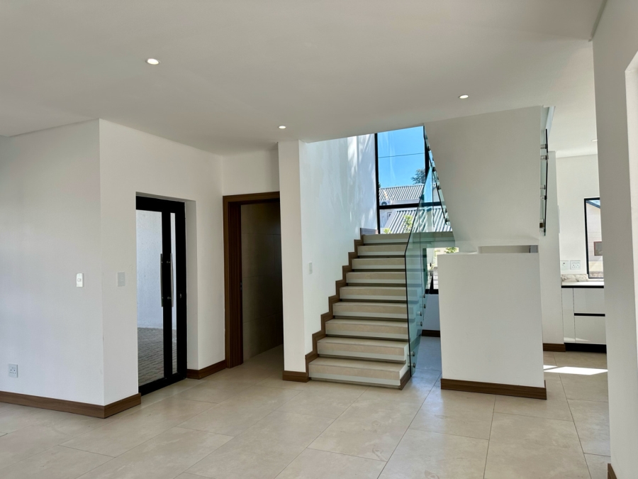 To Let 3 Bedroom Property for Rent in Sandown Gauteng