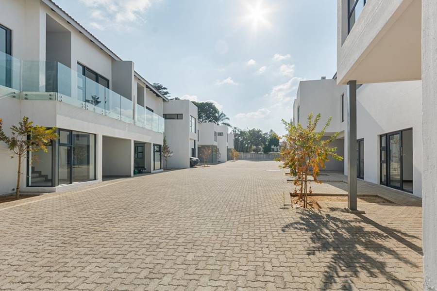 To Let 3 Bedroom Property for Rent in Sandown Gauteng