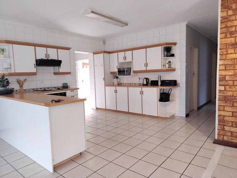 3 Bedroom Property for Sale in Glen Marais Gauteng