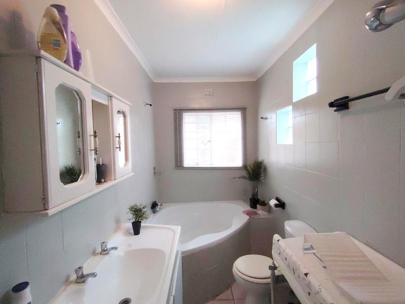 3 Bedroom Property for Sale in Glen Marais Gauteng