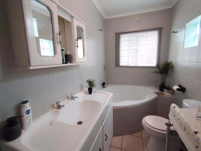3 Bedroom Property for Sale in Glen Marais Gauteng