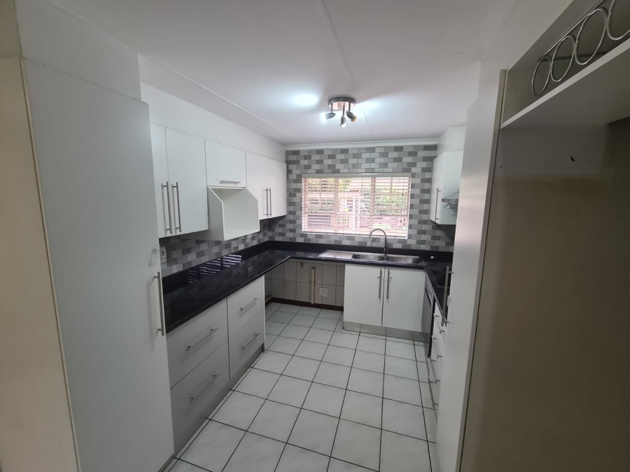 To Let 3 Bedroom Property for Rent in Lakefield Gauteng