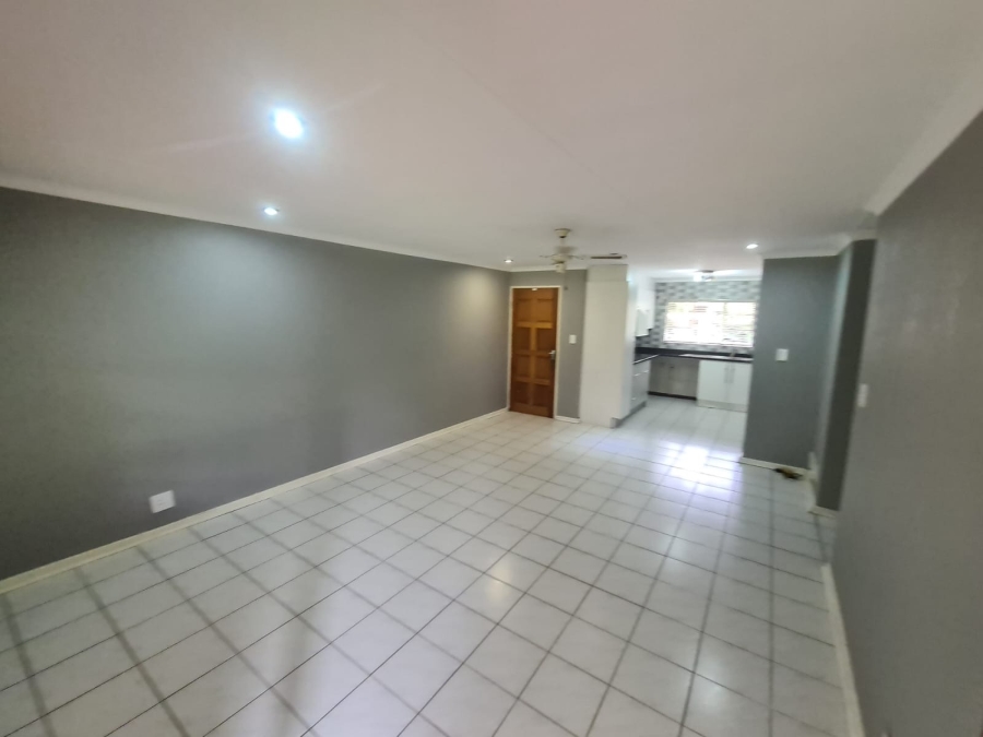 To Let 3 Bedroom Property for Rent in Lakefield Gauteng