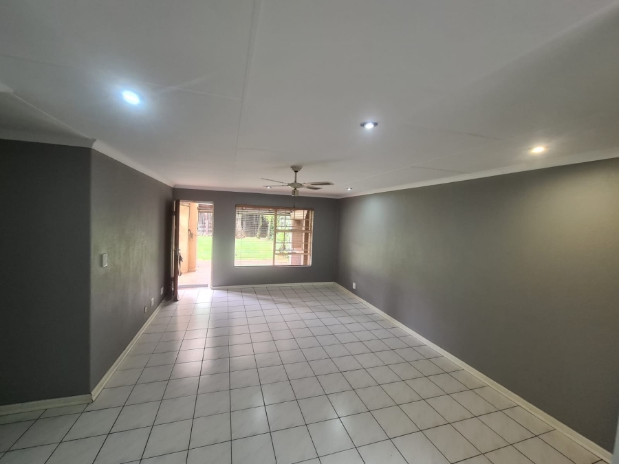 To Let 3 Bedroom Property for Rent in Lakefield Gauteng