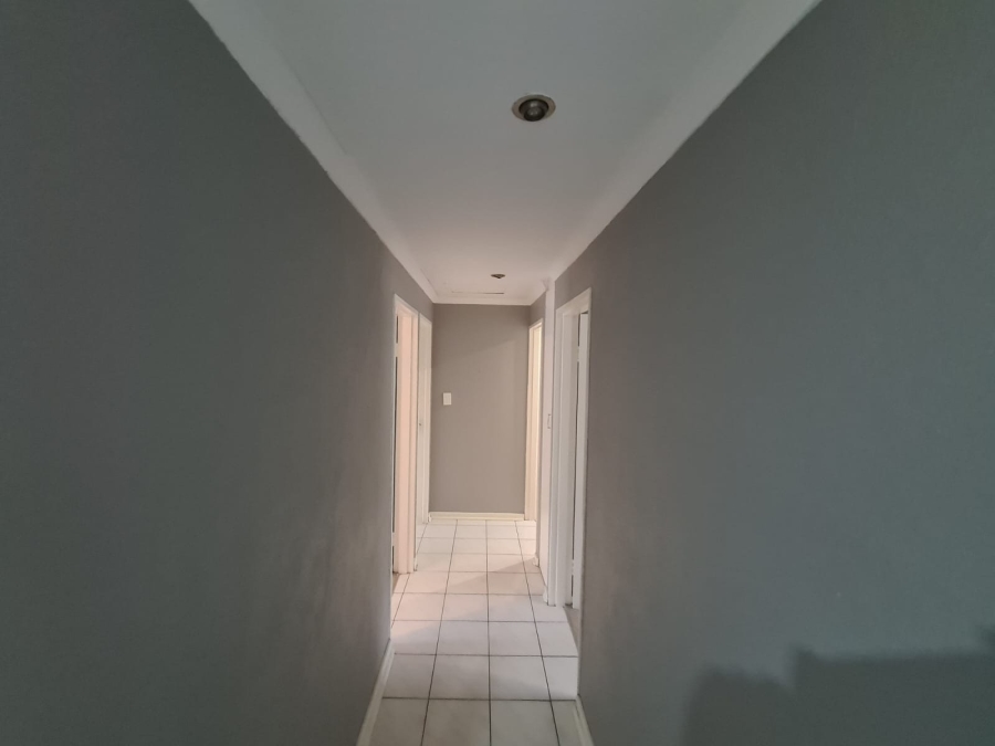 To Let 3 Bedroom Property for Rent in Lakefield Gauteng