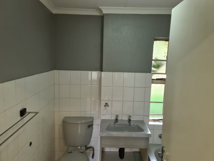 To Let 3 Bedroom Property for Rent in Lakefield Gauteng