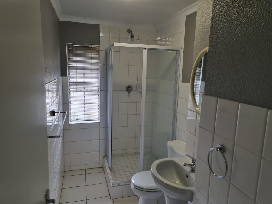 To Let 3 Bedroom Property for Rent in Lakefield Gauteng
