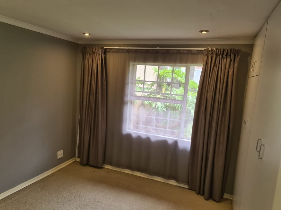 To Let 3 Bedroom Property for Rent in Lakefield Gauteng