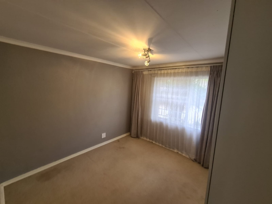 To Let 3 Bedroom Property for Rent in Lakefield Gauteng