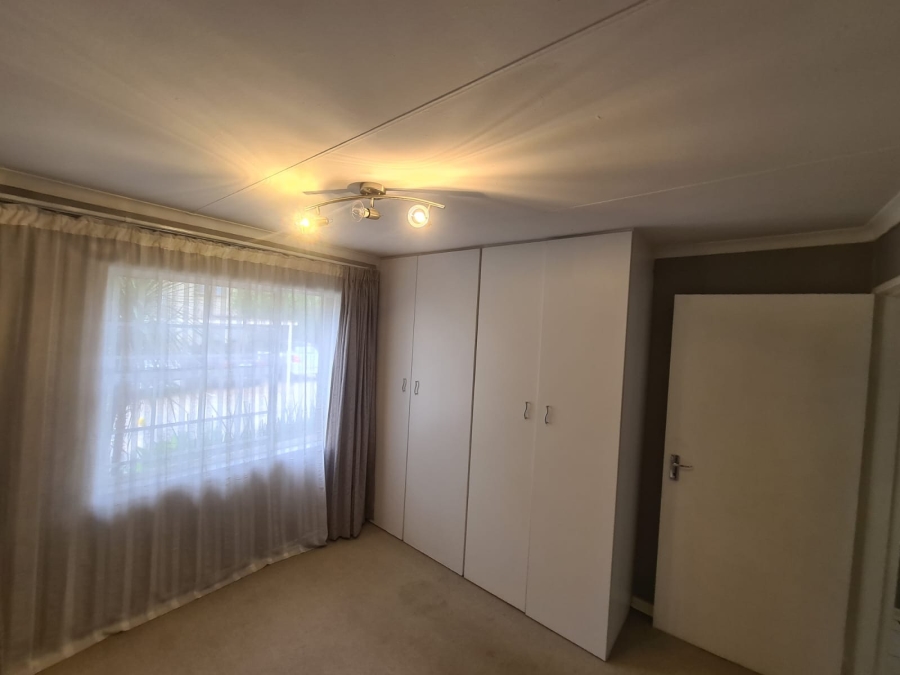 To Let 3 Bedroom Property for Rent in Lakefield Gauteng