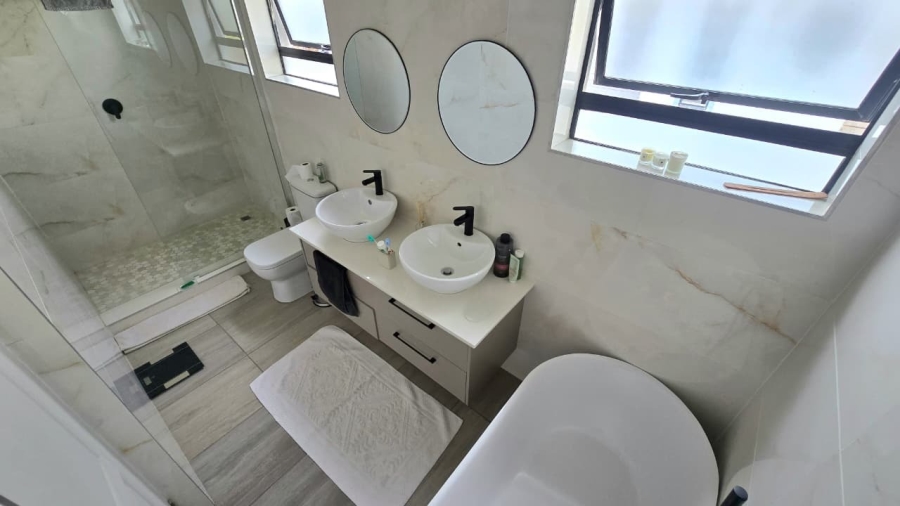 4 Bedroom Property for Sale in Blue Valley Golf Estate Gauteng