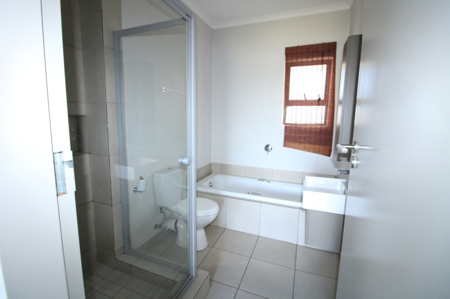To Let 2 Bedroom Property for Rent in Broadacres Gauteng