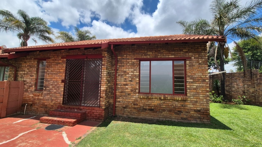 To Let 2 Bedroom Property for Rent in Rooihuiskraal North Gauteng
