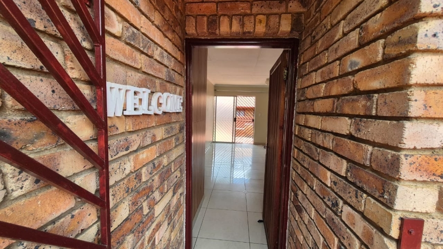 To Let 2 Bedroom Property for Rent in Rooihuiskraal North Gauteng