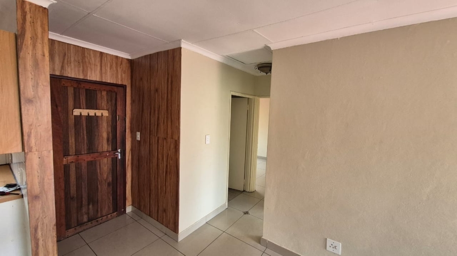 To Let 2 Bedroom Property for Rent in Rooihuiskraal North Gauteng