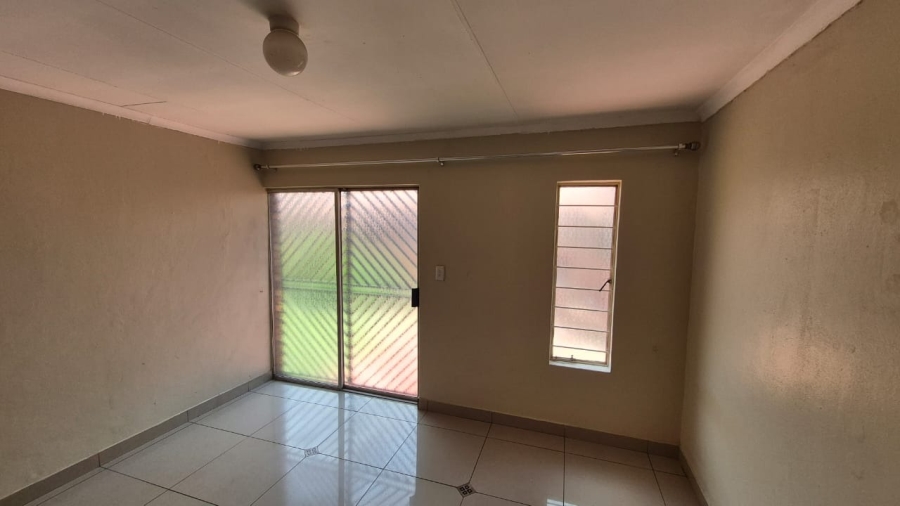To Let 2 Bedroom Property for Rent in Rooihuiskraal North Gauteng