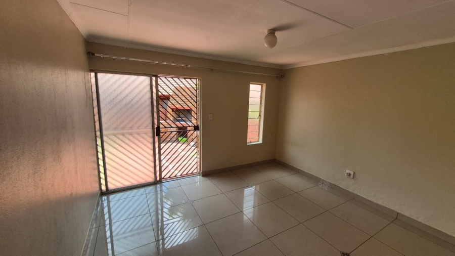 To Let 2 Bedroom Property for Rent in Rooihuiskraal North Gauteng