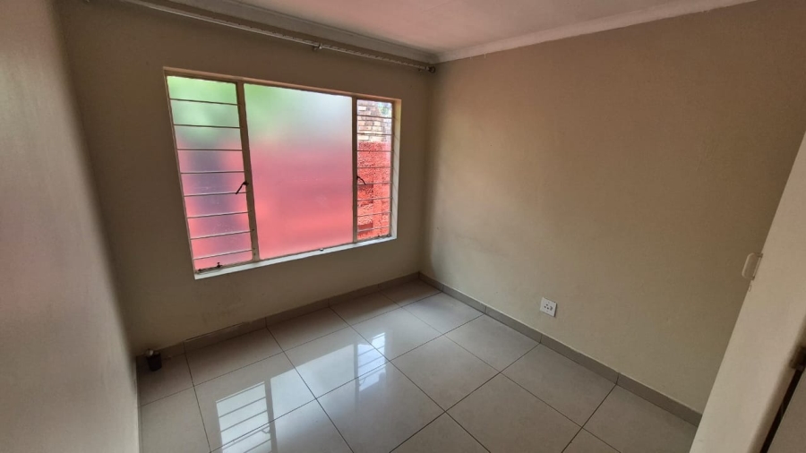 To Let 2 Bedroom Property for Rent in Rooihuiskraal North Gauteng