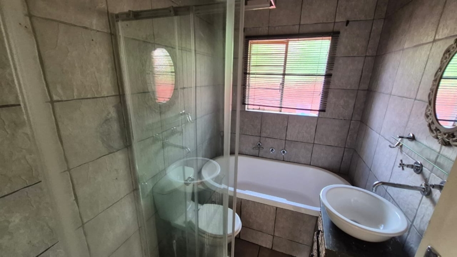 To Let 2 Bedroom Property for Rent in Rooihuiskraal North Gauteng