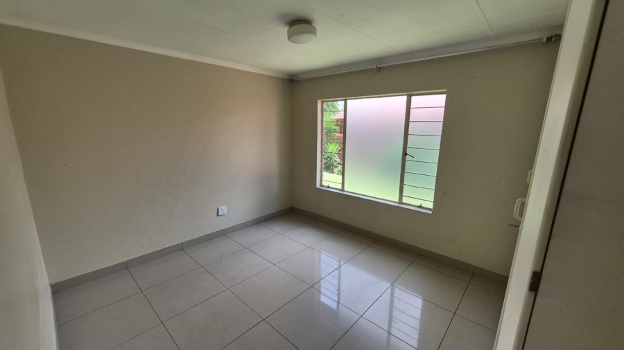 To Let 2 Bedroom Property for Rent in Rooihuiskraal North Gauteng