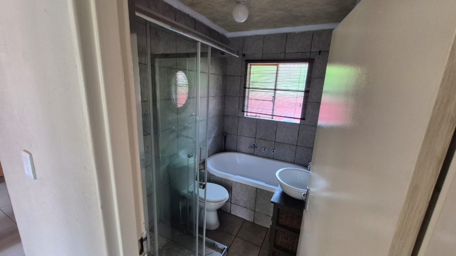 To Let 2 Bedroom Property for Rent in Rooihuiskraal North Gauteng