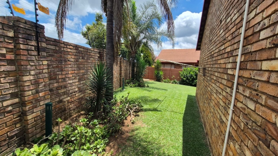 To Let 2 Bedroom Property for Rent in Rooihuiskraal North Gauteng