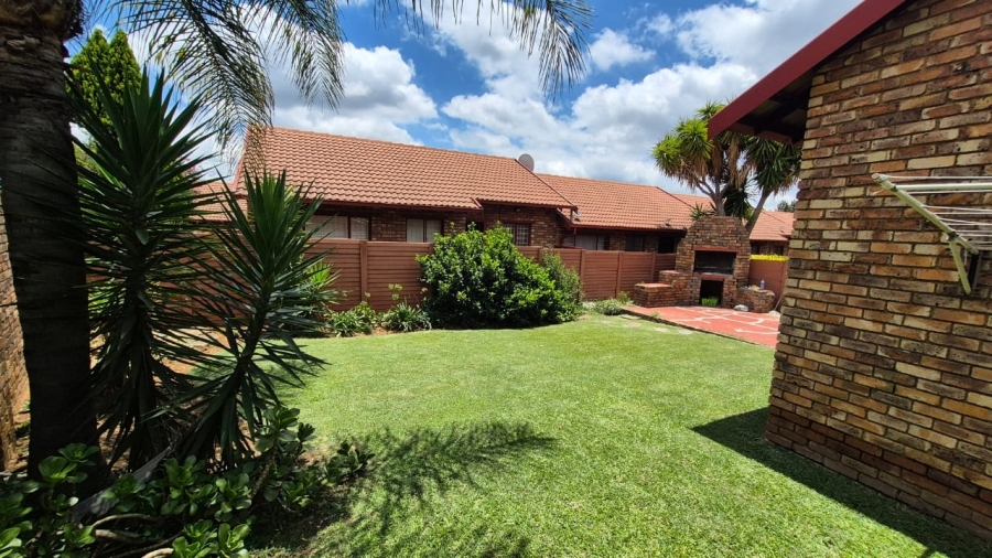 To Let 2 Bedroom Property for Rent in Rooihuiskraal North Gauteng