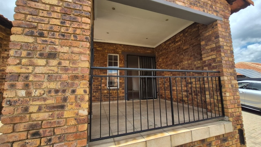 To Let 3 Bedroom Property for Rent in Amberfield Manor Gauteng