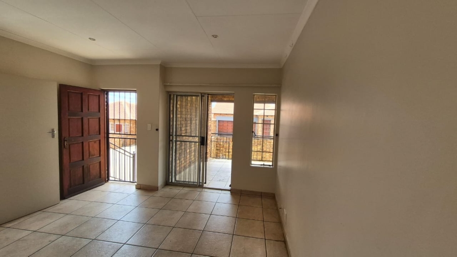 To Let 3 Bedroom Property for Rent in Amberfield Manor Gauteng