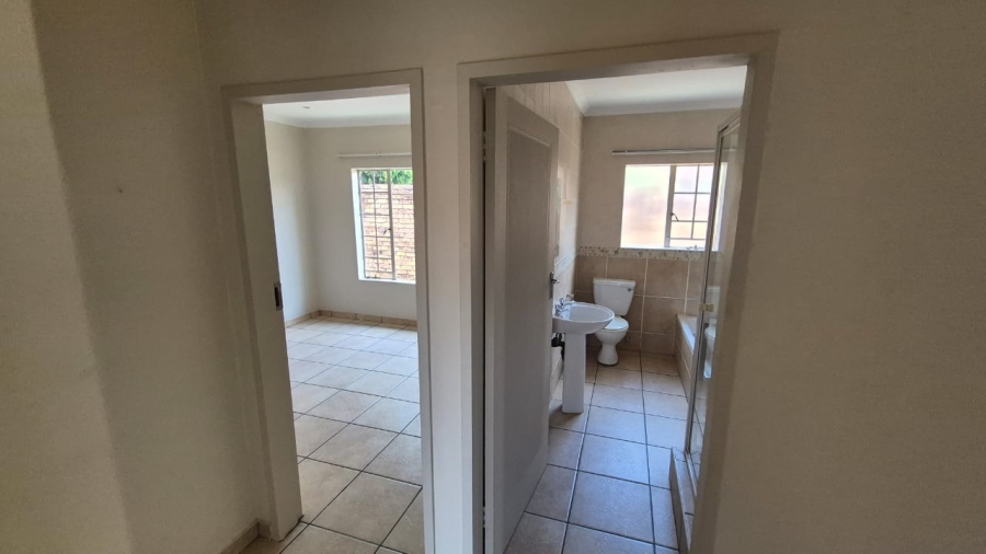 To Let 3 Bedroom Property for Rent in Amberfield Manor Gauteng